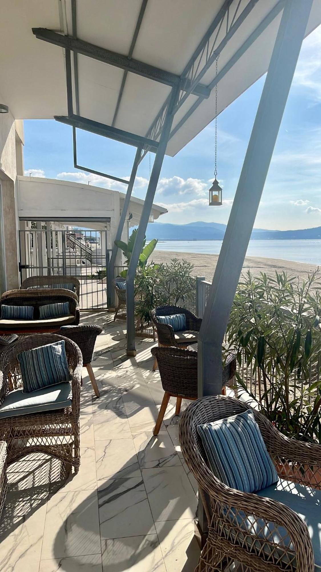 Hotel Parrini Фолоника Екстериор снимка