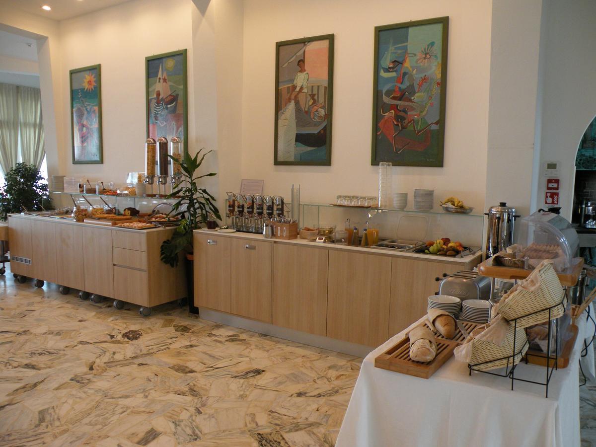Hotel Parrini Фолоника Екстериор снимка