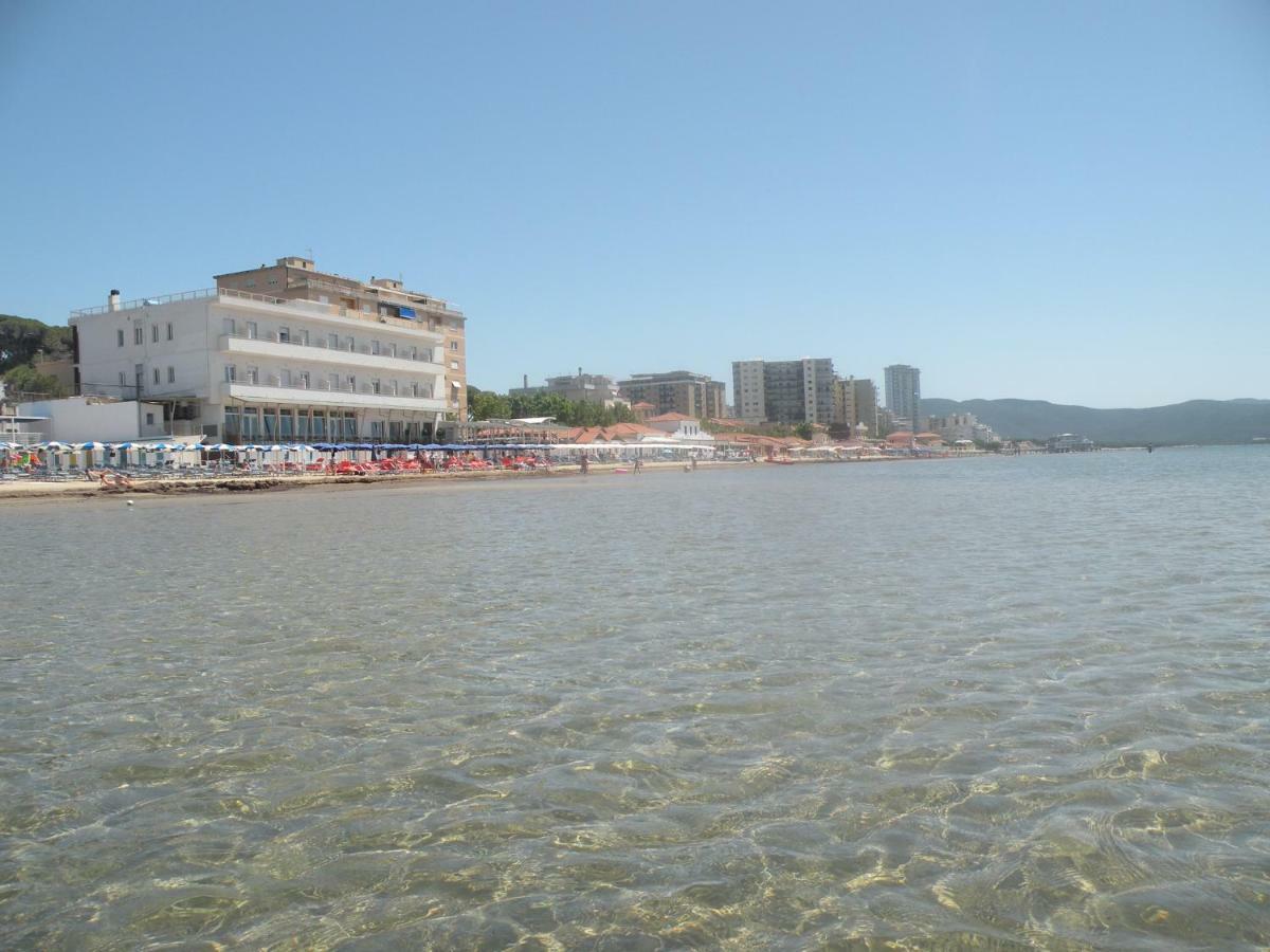 Hotel Parrini Фолоника Екстериор снимка